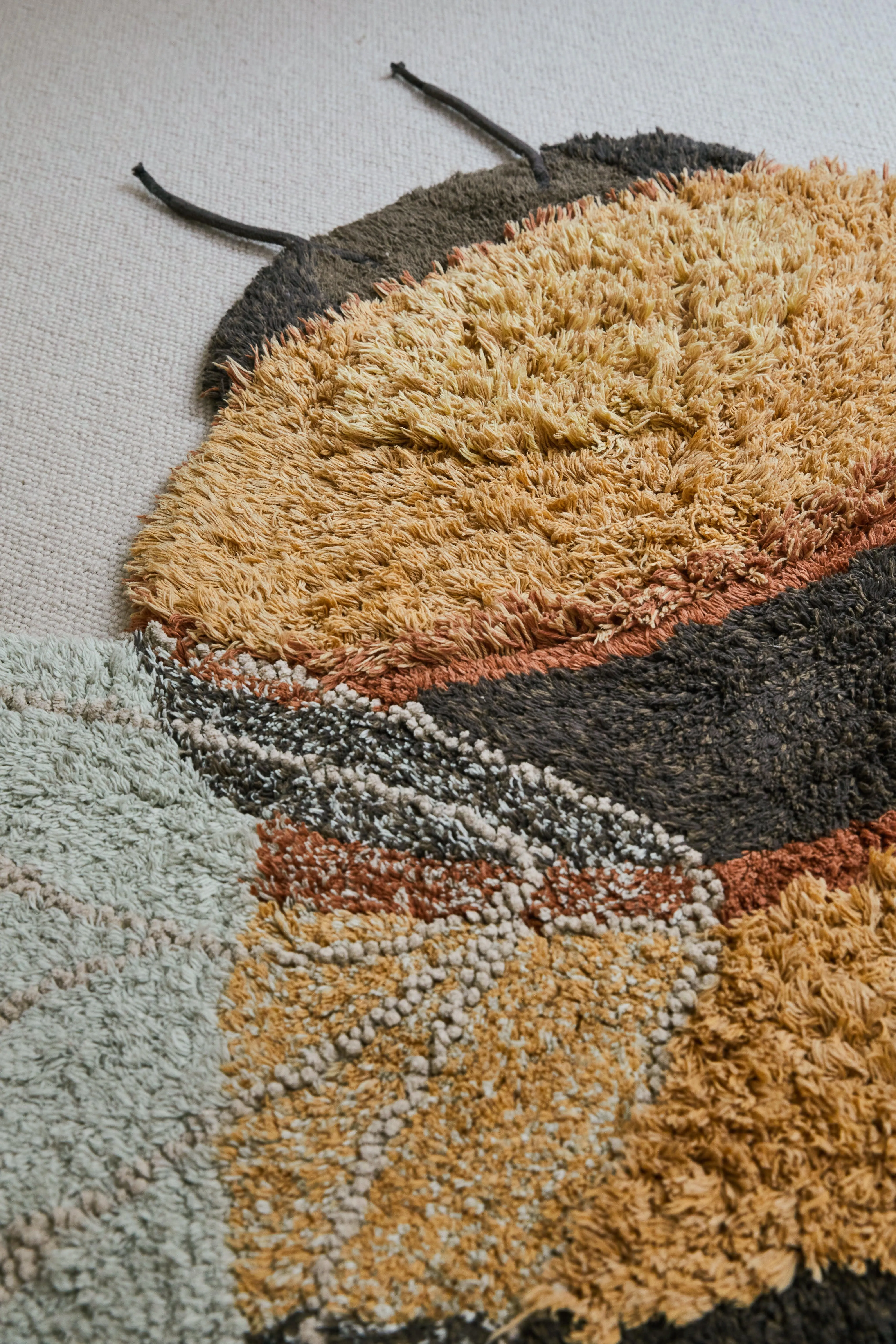 WASHABLE COTTON RUG BEE